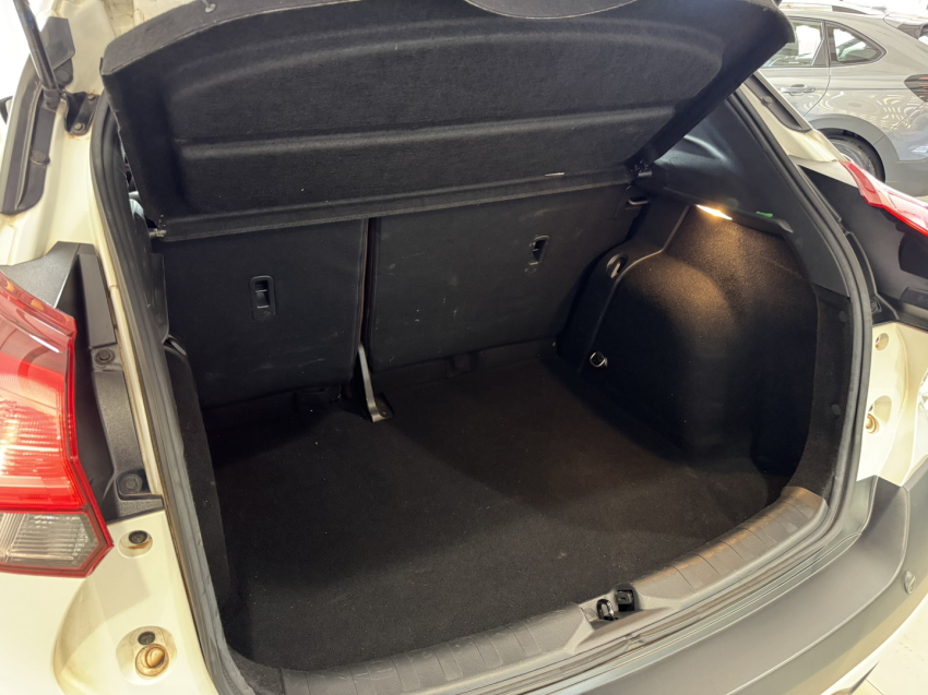 nissan kicks sv