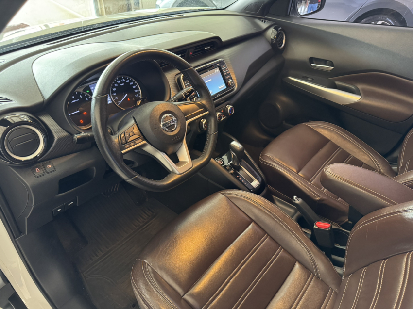 nissan kicks sv