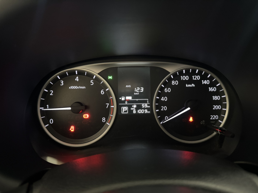 nissan kicks sv