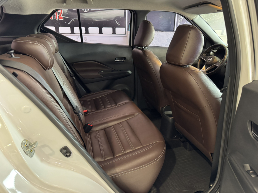 nissan kicks sv