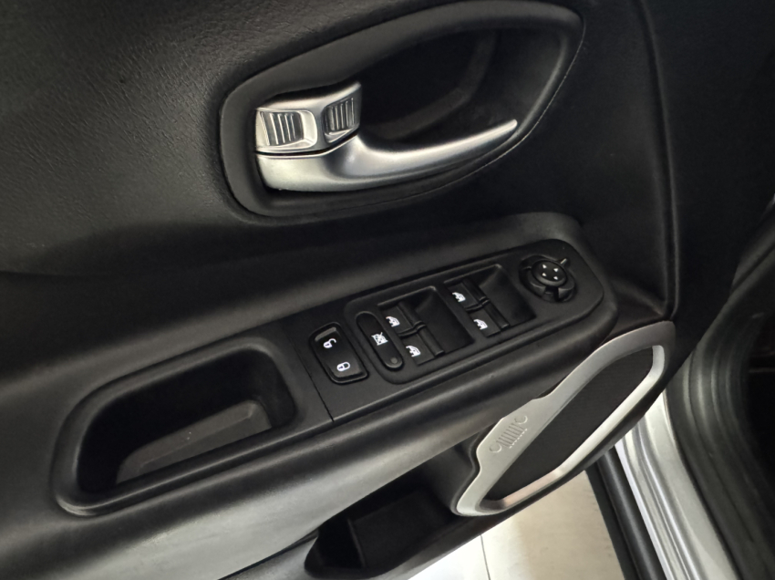 jeep renegade 1.8 16v flex longitude 4p automatico.