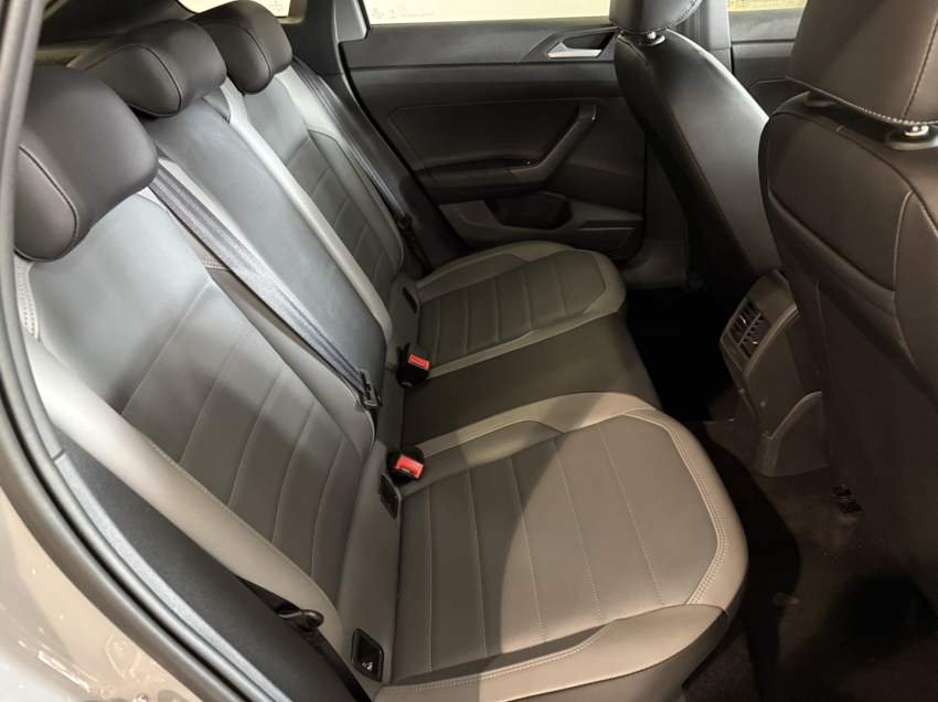 volkswagen nivus highline.