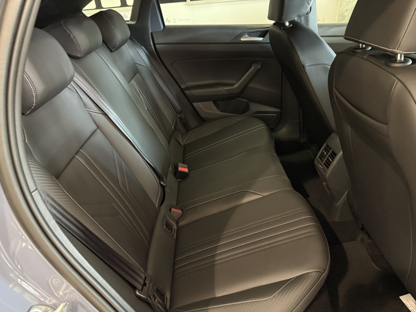 volkswagen nivus highline.