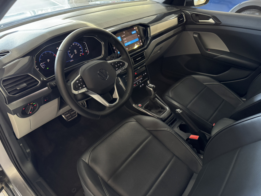 volkswagen t-cross highline.