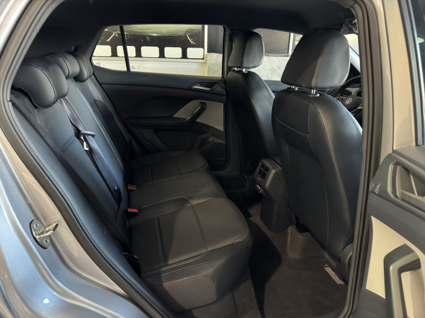 volkswagen t-cross highline.
