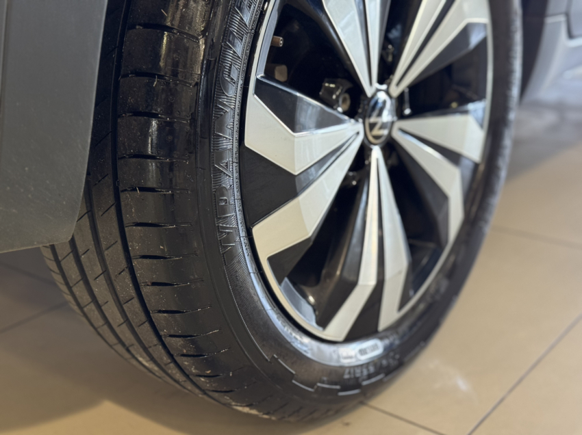 volkswagen t-cross highline.