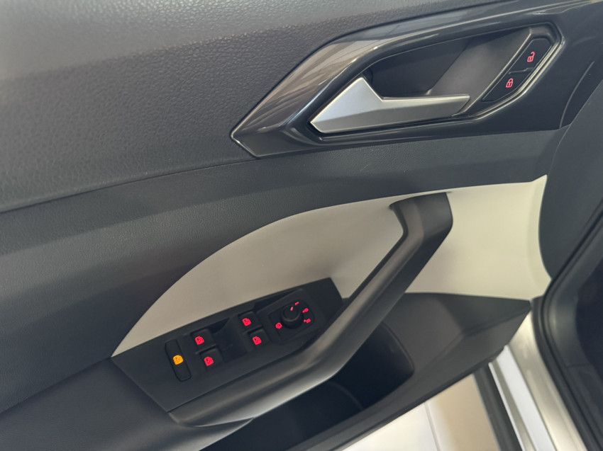 volkswagen t-cross highline.