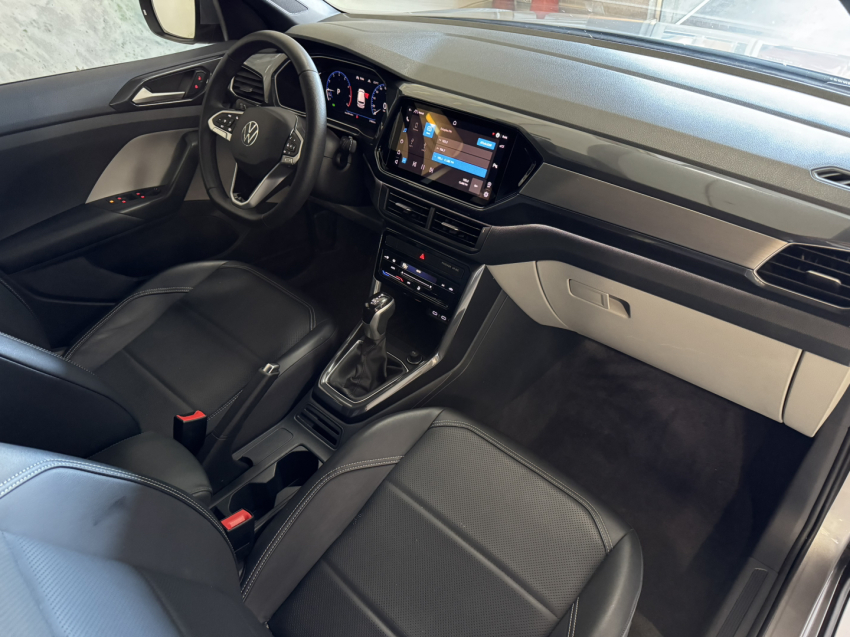 volkswagen t-cross highline.