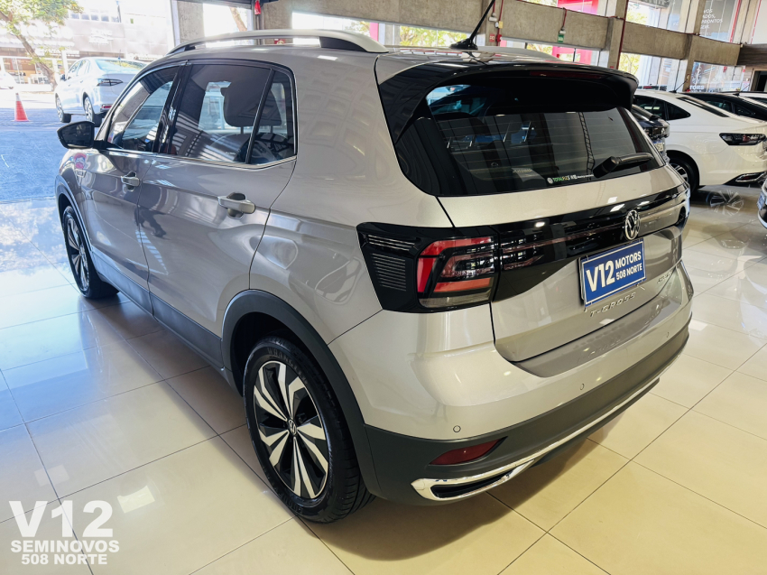 volkswagen t-cross highline.
