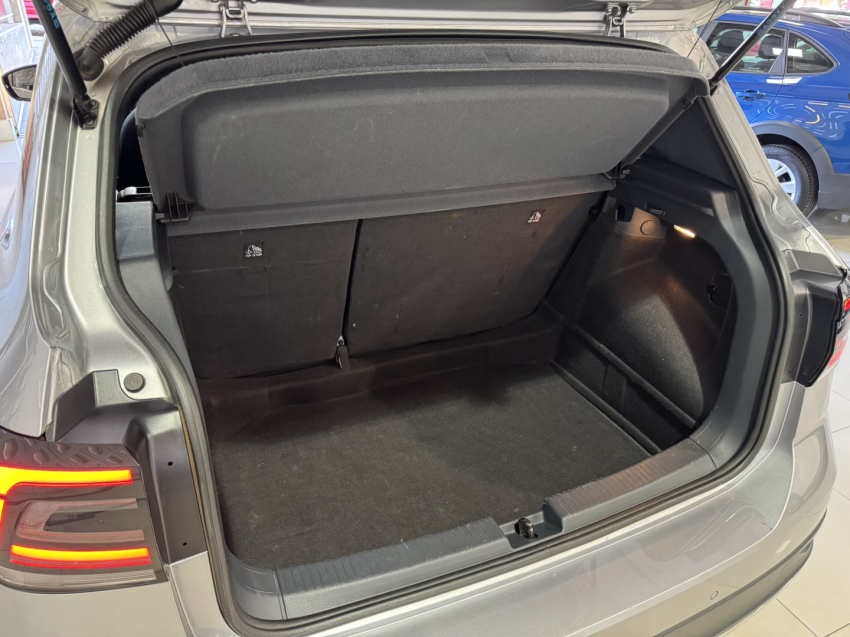 volkswagen t-cross highline.