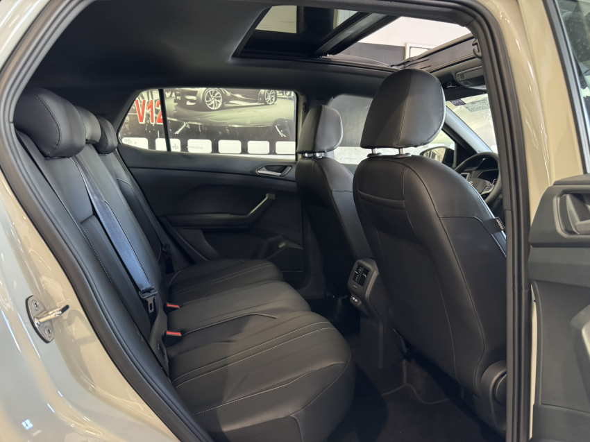 volkswagen t-cross highline.