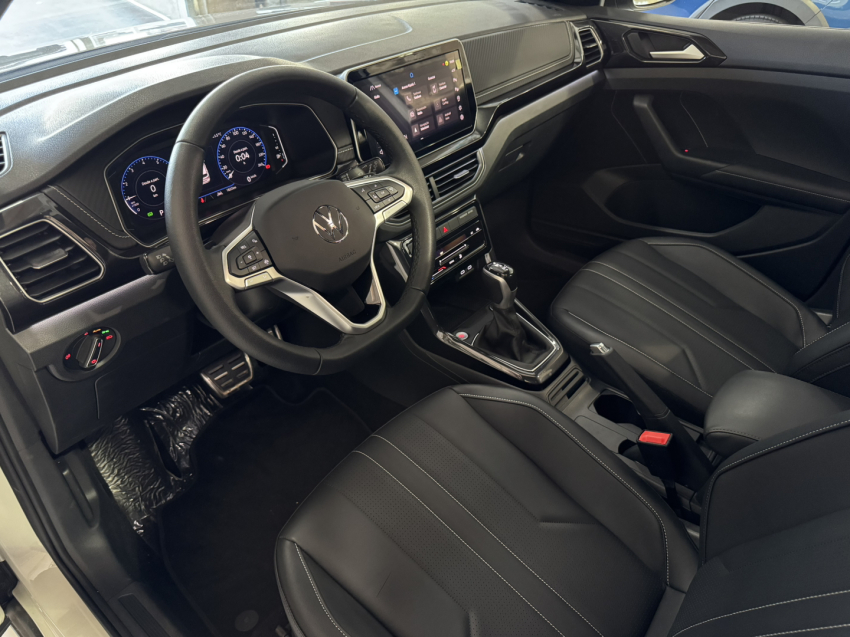 volkswagen t-cross highline.