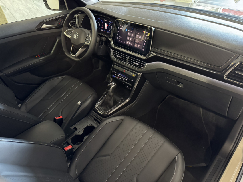 volkswagen t-cross highline.