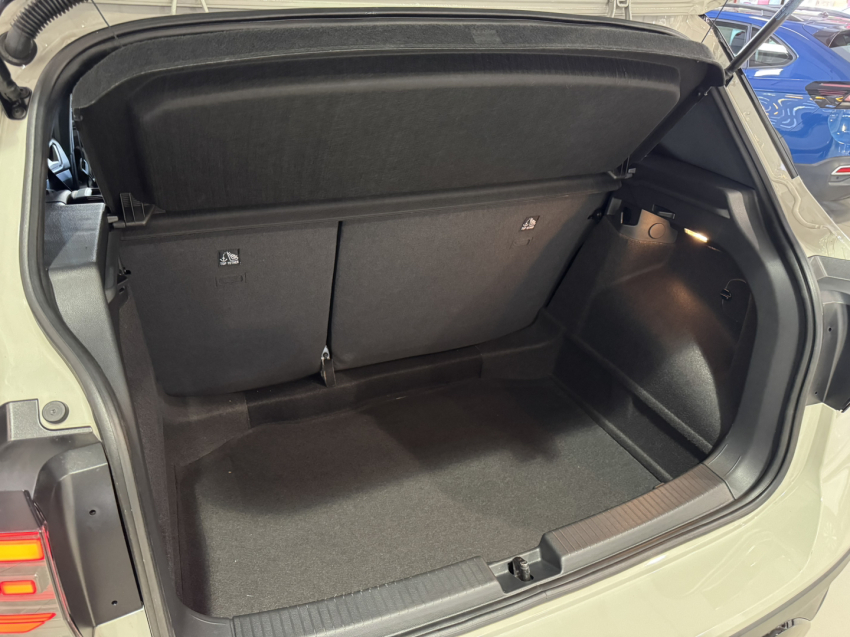 volkswagen t-cross highline.