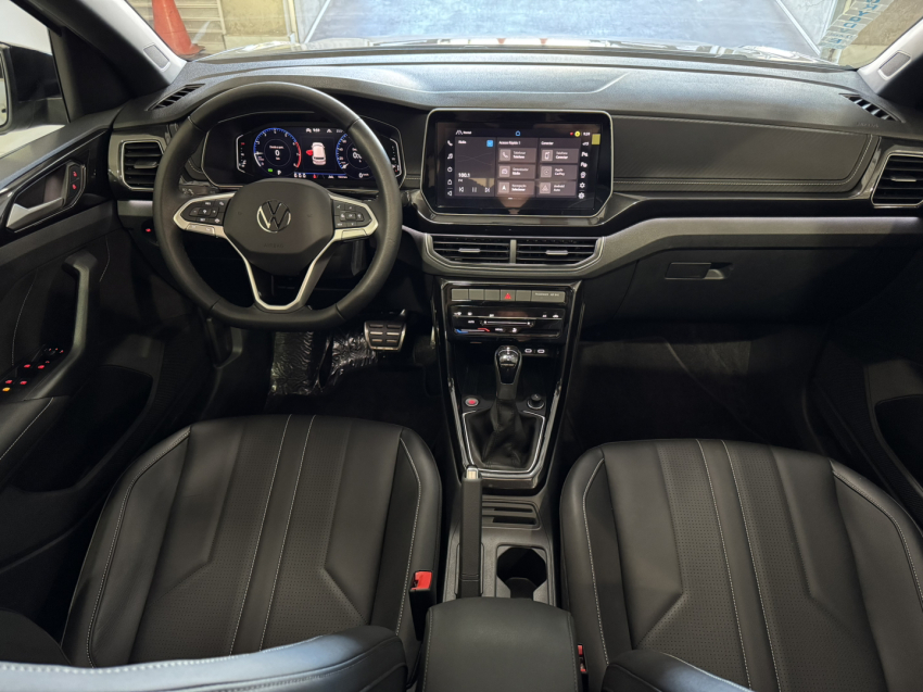 volkswagen t-cross highline.