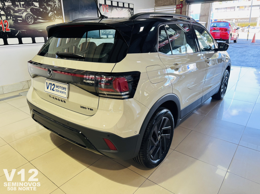 volkswagen t-cross highline.