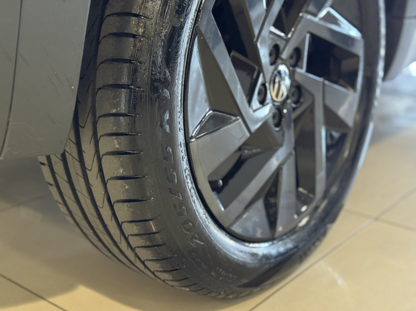 volkswagen t-cross highline.