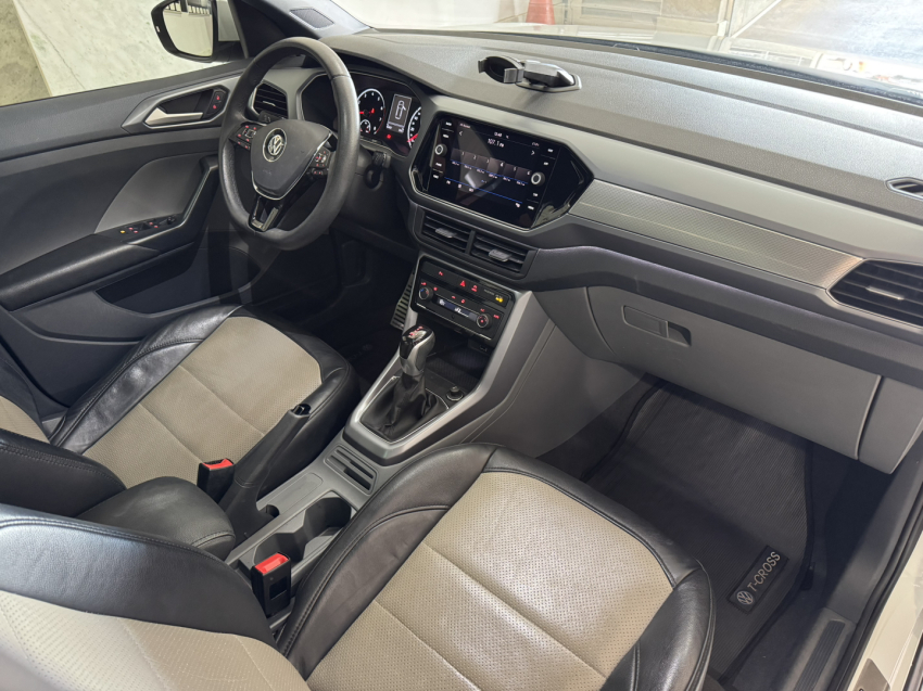 t-cross comfortline com teto solar