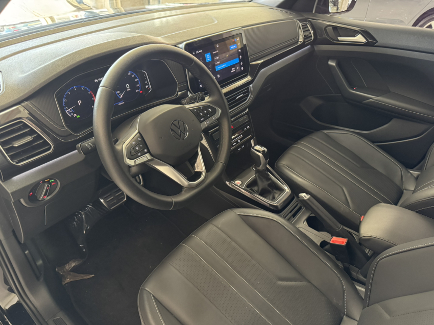 volkswagen t-cross highline.