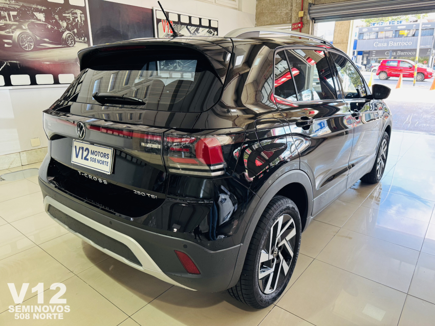 volkswagen t-cross highline.