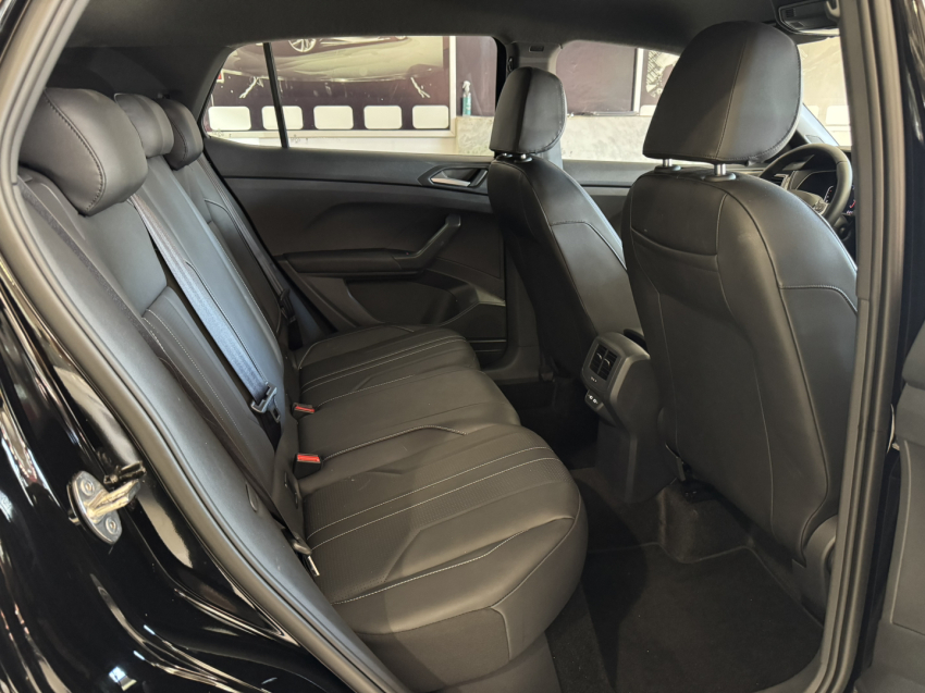 volkswagen t-cross highline.