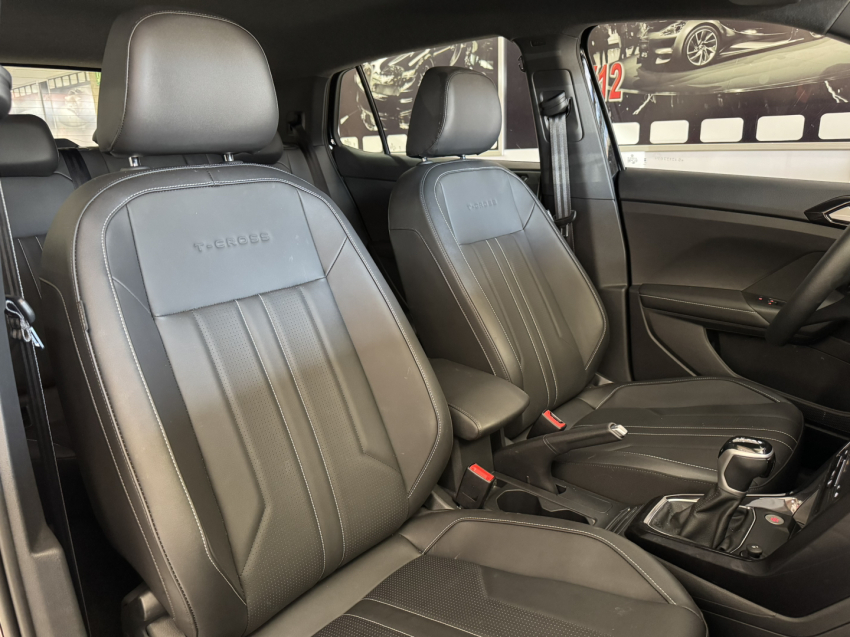volkswagen t-cross highline.