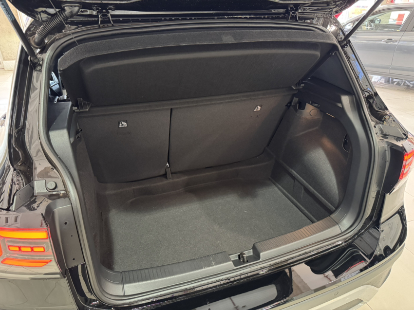 volkswagen t-cross highline.