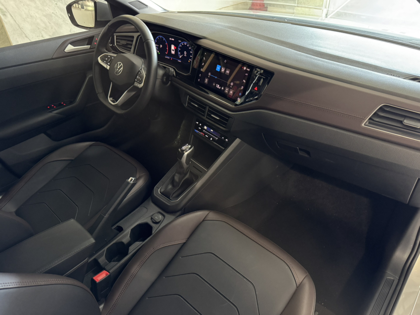 volkswagen virtus 1.0 200 tsi highline automatico flex 4p 2025