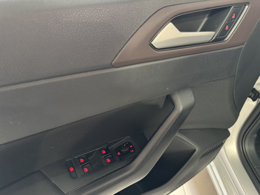 volkswagen virtus 1.0 200 tsi highline automatico flex 4p 2025