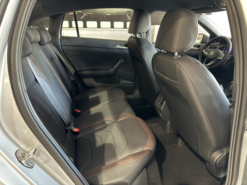 volkswagen virtus 1.0 200 tsi highline automatico flex 4p 2025