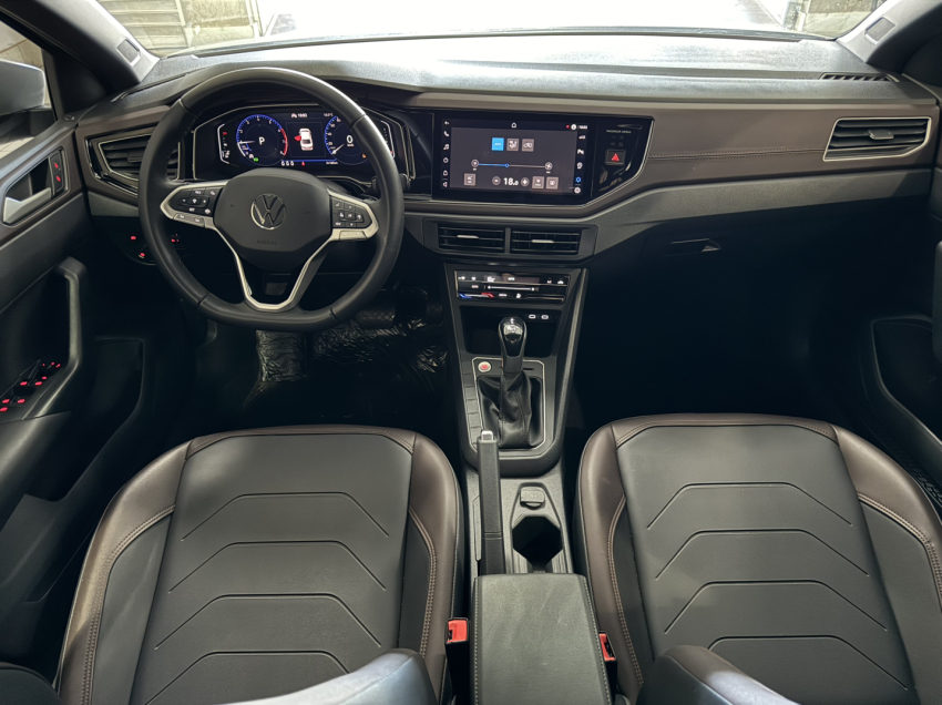 volkswagen virtus 1.0 200 tsi highline automatico flex 4p 2025