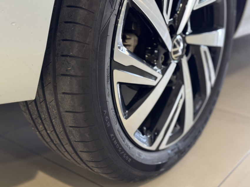 volkswagen virtus 1.0 200 tsi highline automatico flex 4p 2025