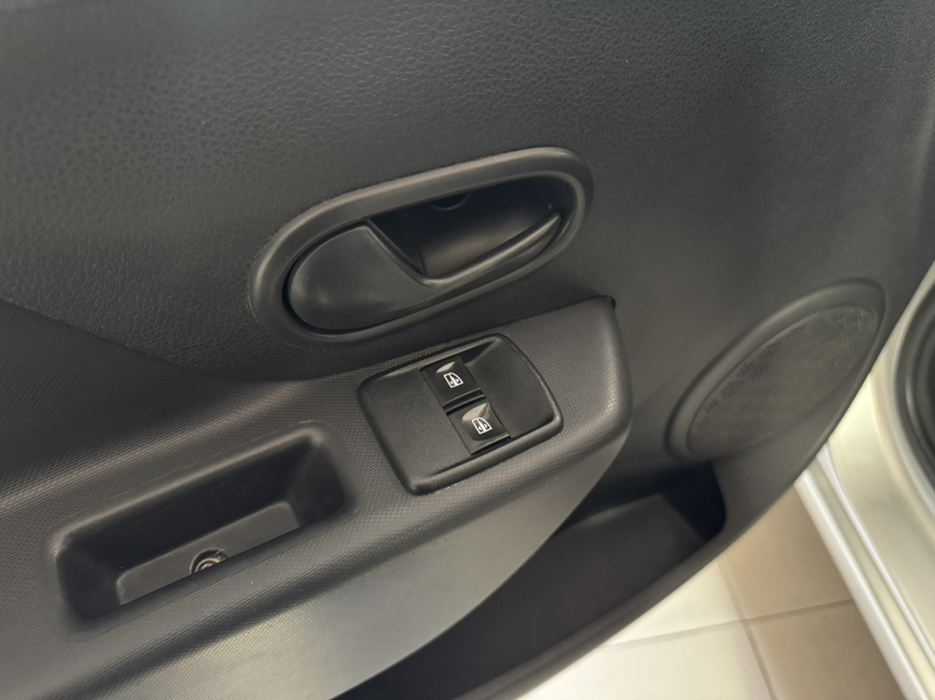 renault sandero 1.0 authentique 16v flex 4p manual 2016