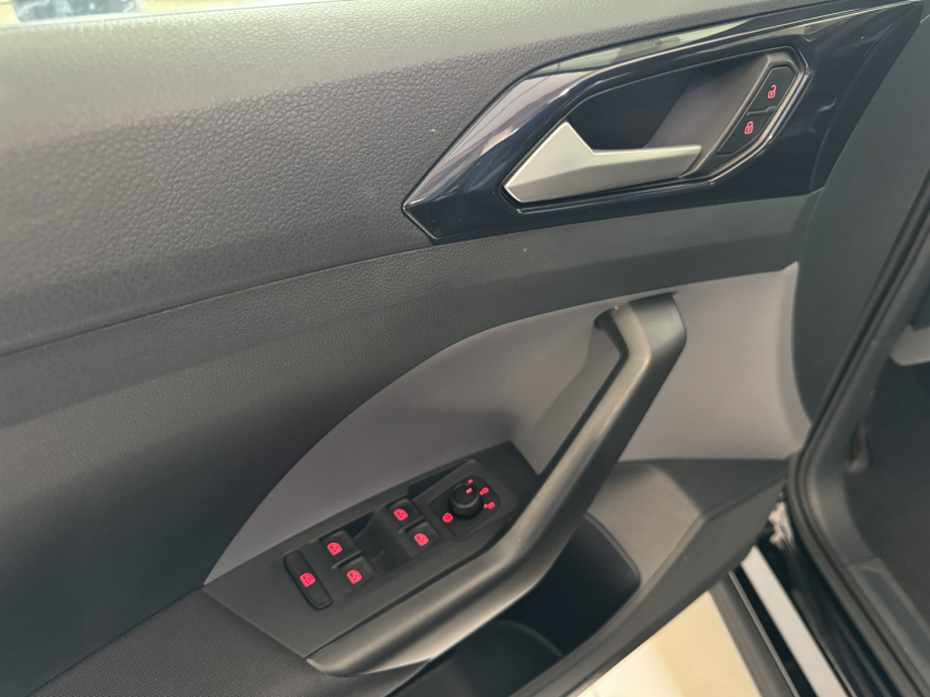 volkswagen t-cross 1.0 200 tsi total flex comfortline automatico.8