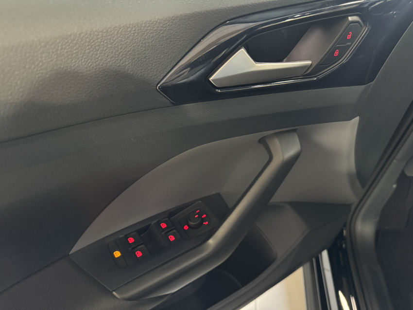 volkswagen t-cross 1.0 200 tsi total flex comfortline automatico.8