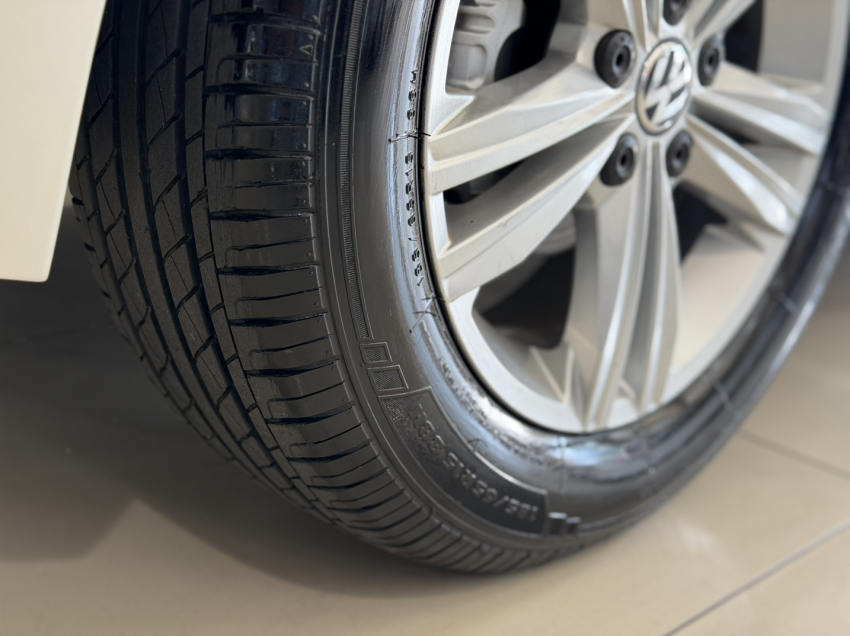 volkswagen polo comfortline + tech 25