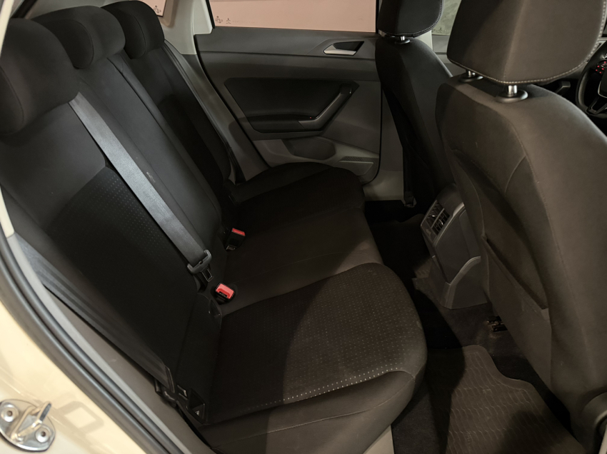 volkswagen polo comfortline + tech 29