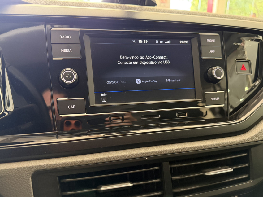 volkswagen polo comfortline + tech 28