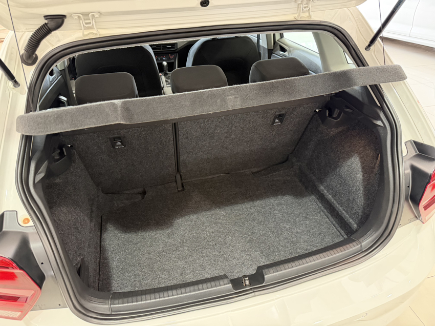 volkswagen polo comfortline + tech 213