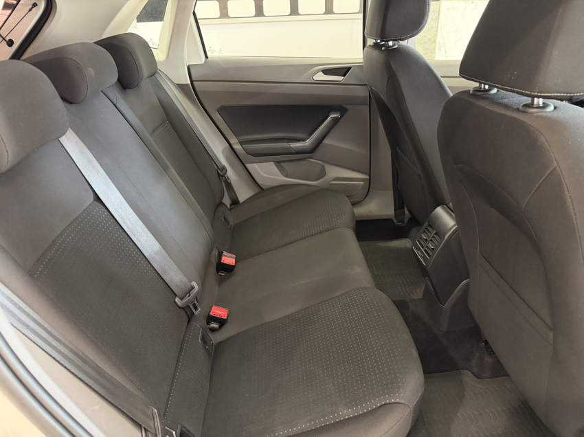 volkswagen polo comfortline + tech 212