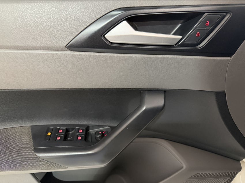 volkswagen polo comfortline + tech 213