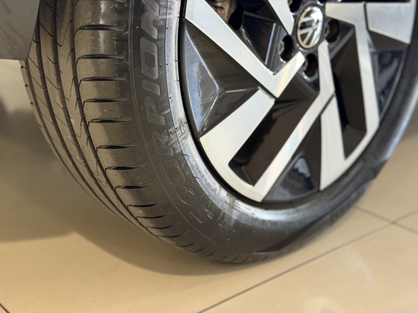 volkswagen t-cross 1.0 200 tsi total flex comfortline automatico 4p 202516