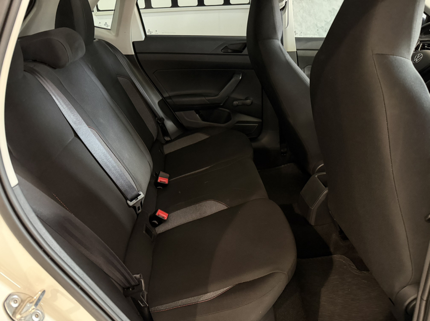 volkswagen polo track.12