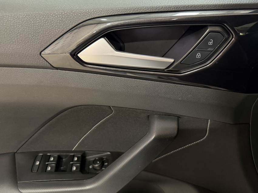 volkswagen t-cross 1.4 250 tsi total flex highline automatico 1.0 4p 202510