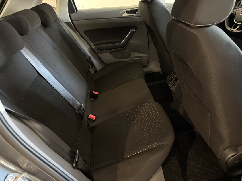 volkswagen polo comfortline + tech 29