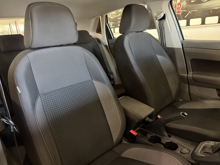 volkswagen polo comfortline + tech 28