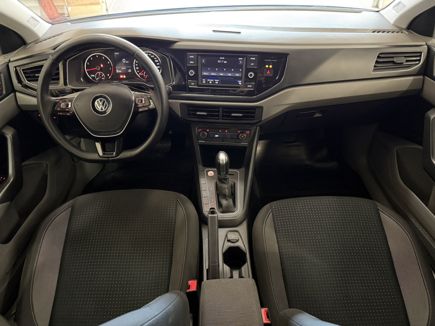 volkswagen polo comfortline + tech 210