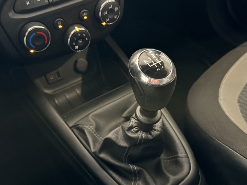 chevrolet onix 1.0 mpfi lt 8v flex 4p manual automatico 20167