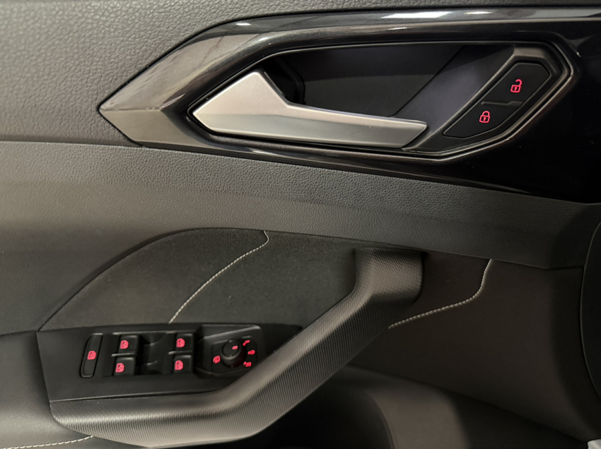 volkswagen t-cross 1.4 250 tsi total flex highline automatico 1.0 4p 202515