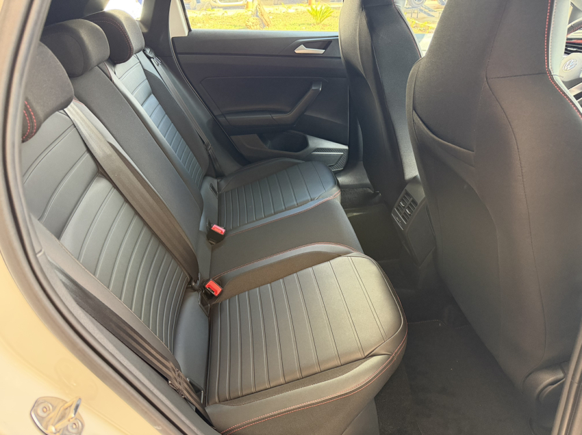 volkswagen polo 1.4 250 tsi gts automatico.14